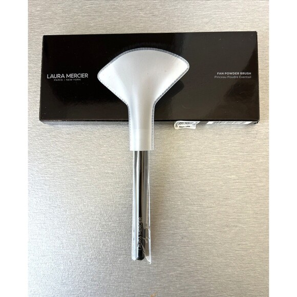 Laura Mercier Fan Powder Brush Pressed & Loose Powder Brush New in Box - Picture 3 of 5